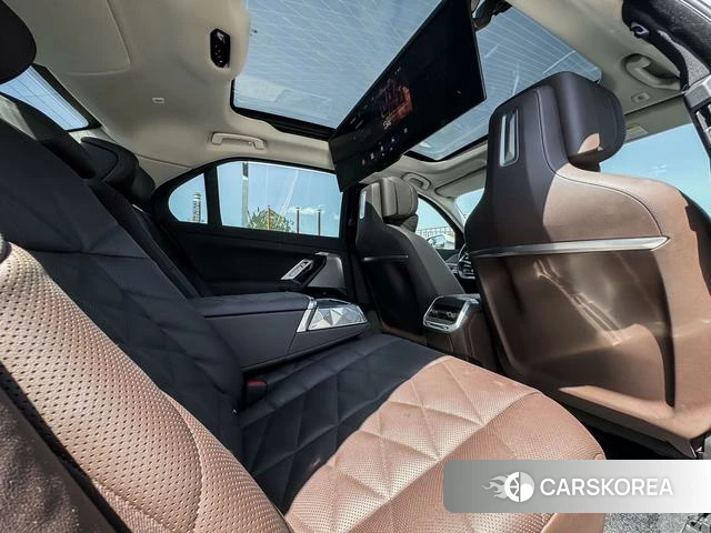 BMW 7 series 2024 Серебристо-серый из Китая, фото 5