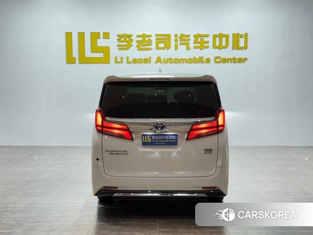 Toyota Elfa 2022 Белый из Китая, фото 5