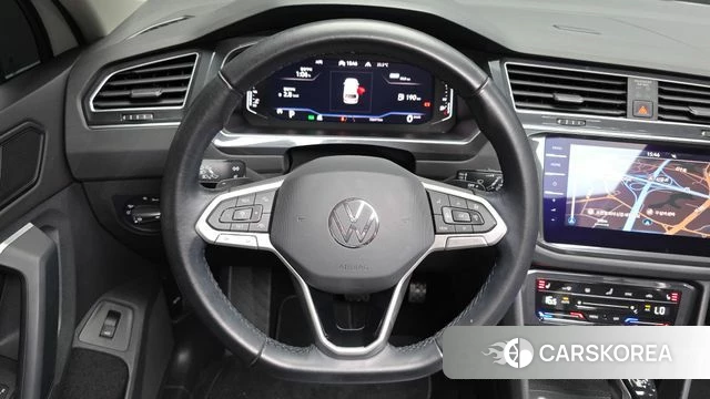 Volkswagen Tiguan second Generation 2021 Белый из Кореи, фото 5