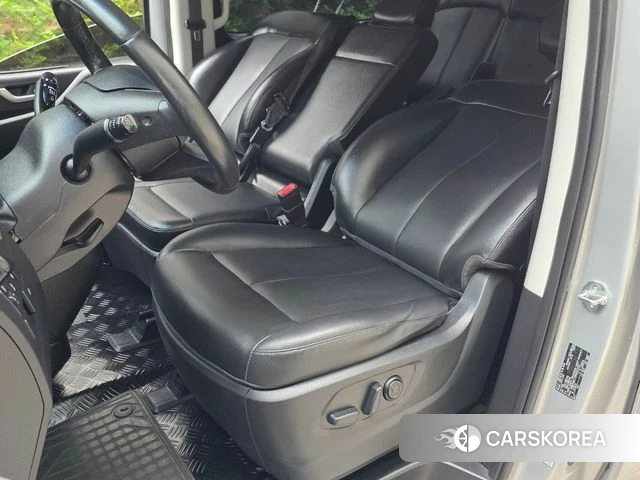 Hyundai Staria 2021 Серебристо-серый из Кореи, фото 5