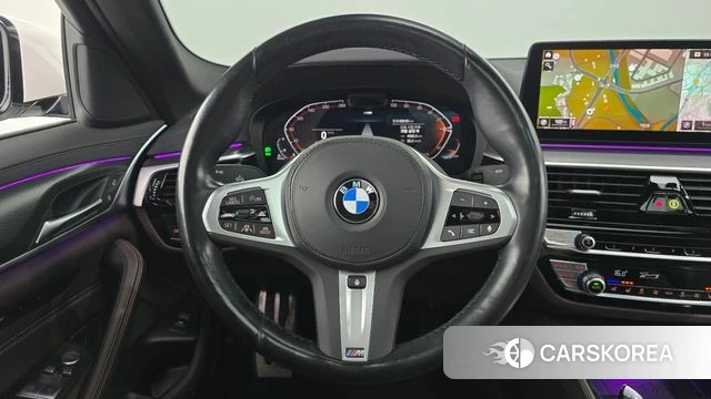 BMW 5 Series (G30) 2023 Белый из Кореи, фото 5