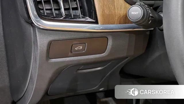 Volvo V90 Cross-Country 2024 Черный из Кореи, фото 5