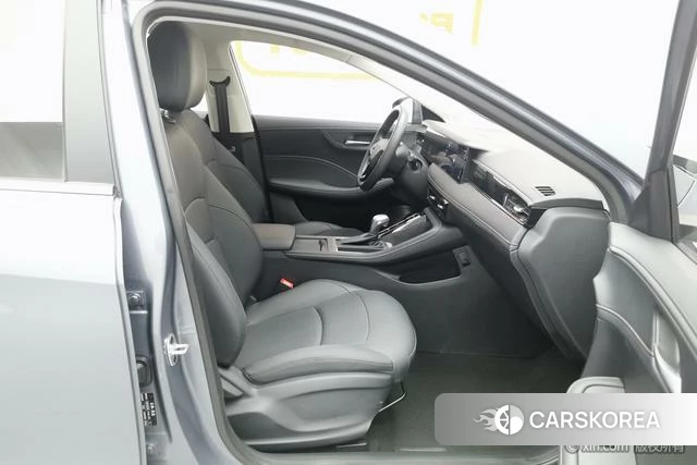 Roewe i5 2026 Темно-серый из Китая, фото 5