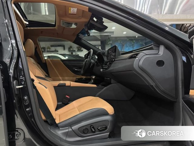 Lexus ES300h 7th generation 2024 Черный из Кореи, фото 5