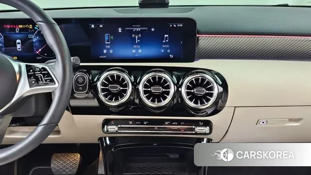 Mercedes-Benz A-Class W177 2024 Белый из Кореи, фото 5