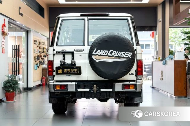 Toyota Land Cruiser 70 Series 2024 Белый из Китая, фото 5