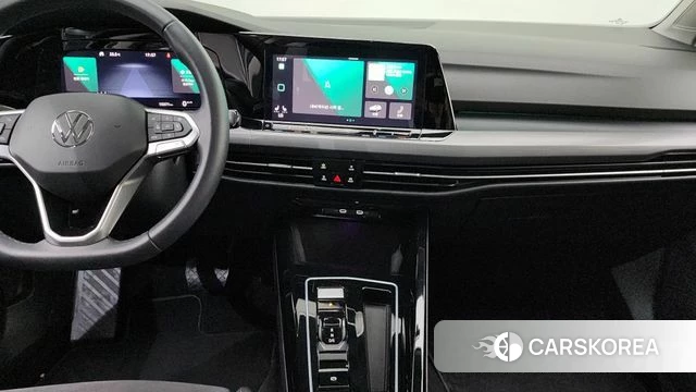 Volkswagen Golf 8th Generation 2024 Белый из Кореи, фото 5