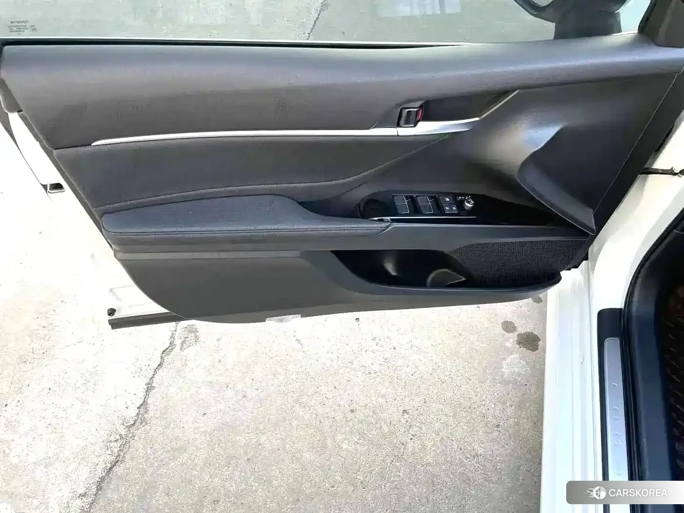 Toyota Camry 2023 Белый из Китая, фото 5