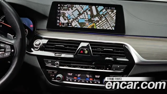 BMW 5 Series (G30) 2018 Белый из Кореи, фото 5