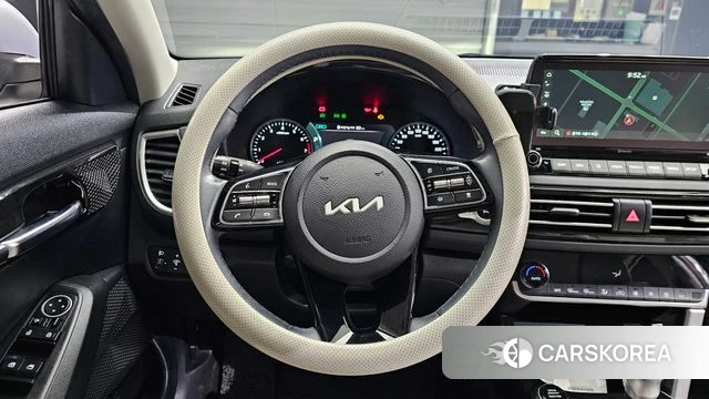 Kia Seltos 2022 Белый из Кореи, фото 5