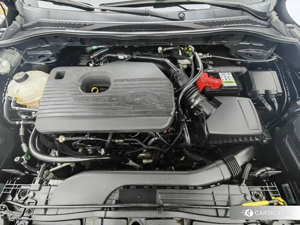 Ford Escape 2023 Черный из Китая, фото 5