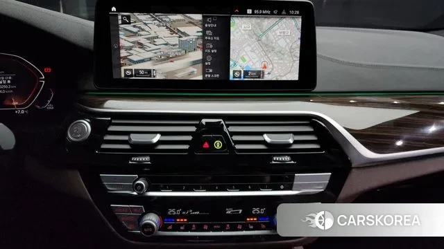 BMW 5 Series (G30) 2022 Белый из Кореи, фото 5