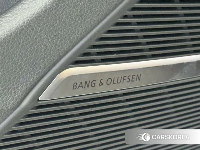 Audi Q8 2021 Черный из Китая, фото 5
