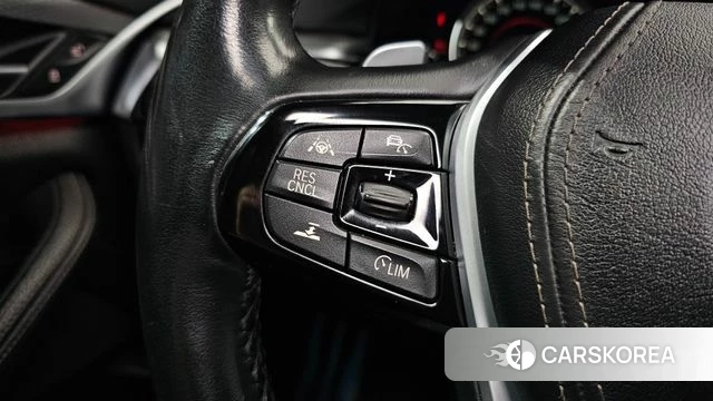 BMW 5 Series (G30) 2018 Белый из Кореи, фото 5