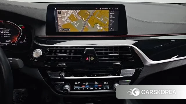 BMW 5 Series (G30) 2020 Белый из Кореи, фото 5