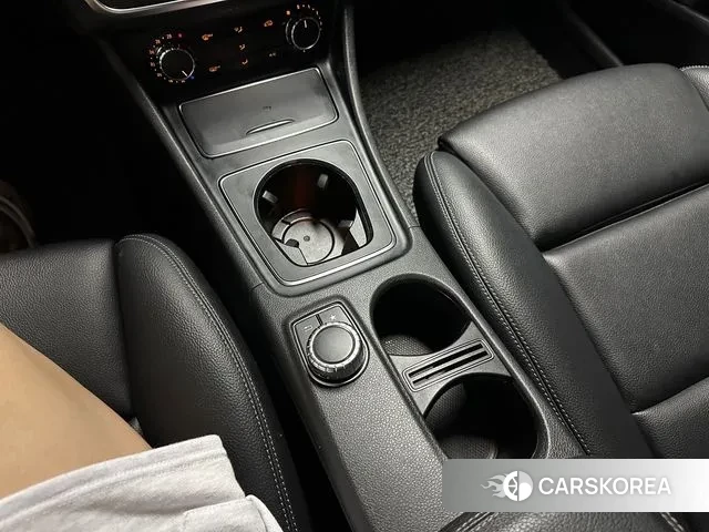Mercedes-Benz A-Class W176 2018 Белый из Кореи, фото 5