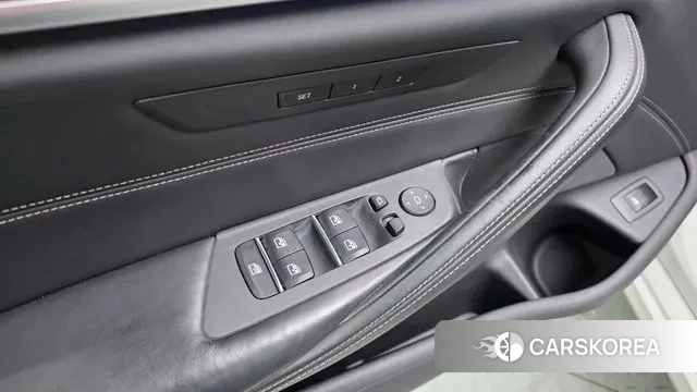 BMW 5 Series (G30) 2018 Белый из Кореи, фото 5