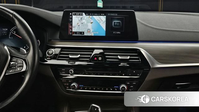 BMW 5 Series (G30) 2018 Белый из Кореи, фото 5