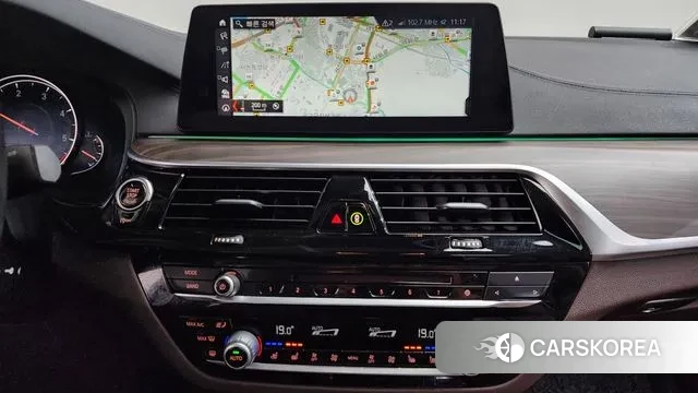 BMW 5 Series (G30) 2018 Белый из Кореи, фото 5