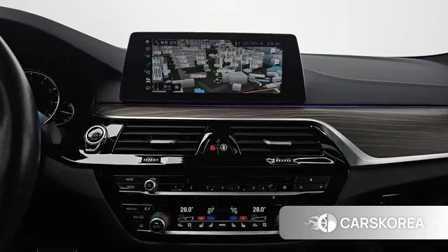 BMW 5 Series (G30) 2018 Цвет галактики из Кореи, фото 5