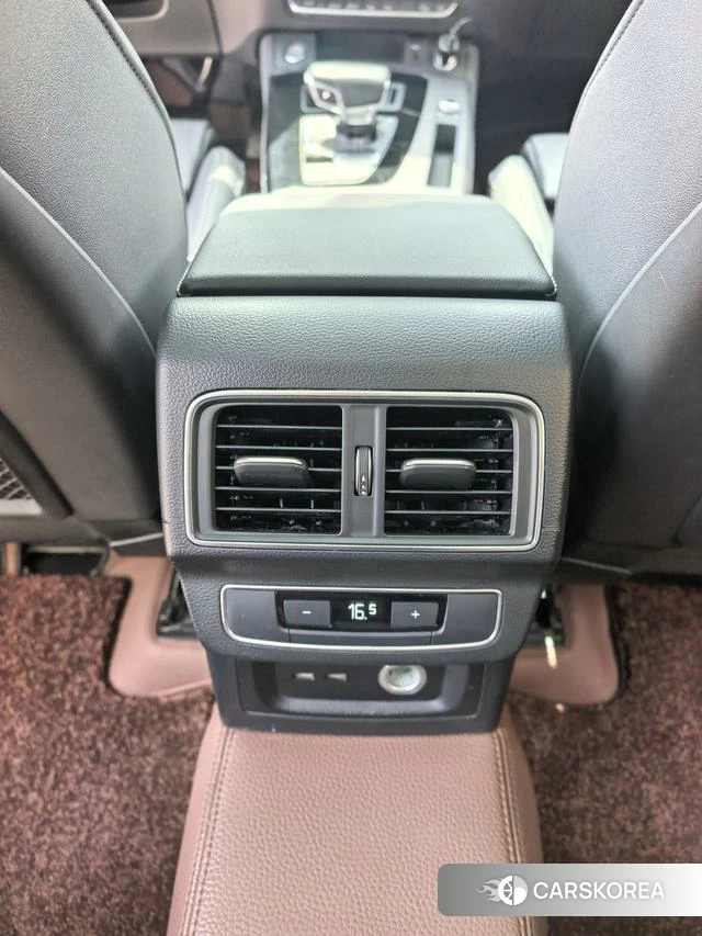 Audi Q5L 2023 Темно-серый из Китая, фото 5