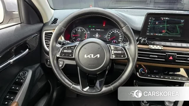Kia Seltos 2022 Белый из Кореи, фото 5