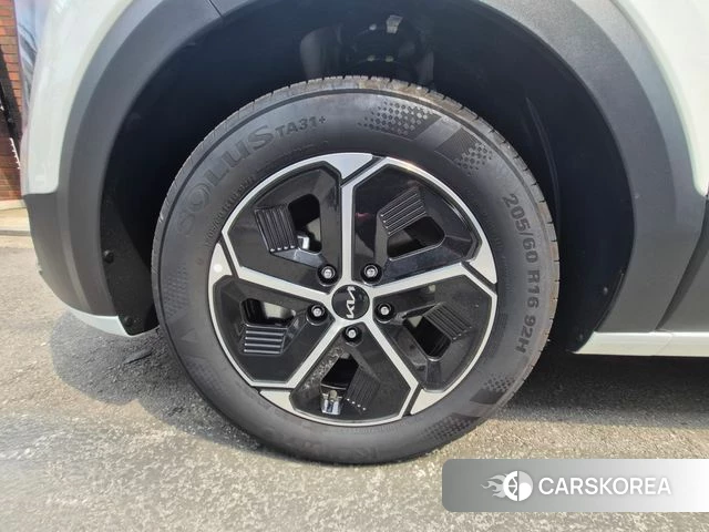 Kia Di Ol Nu Niro 2024 Белый из Кореи, фото 5