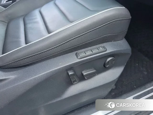 Volkswagen Tiguan second Generation 2023 Белый из Кореи, фото 5