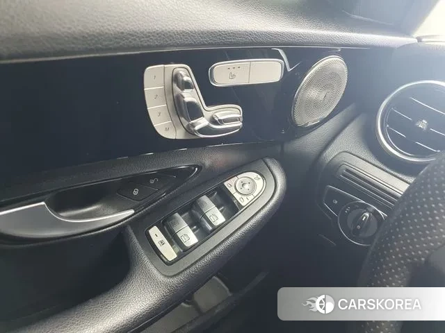 Mercedes-Benz C-Class W205 2018 Белый из Кореи, фото 5