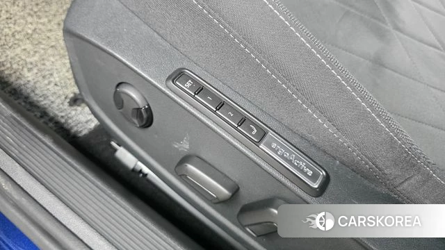 Volkswagen Golf 8th Generation 2022 Синий из Кореи, фото 5