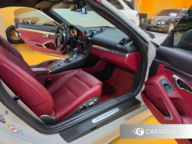 Porsche 718 Boxster 2023 Серебристо-серый из Кореи, фото 5