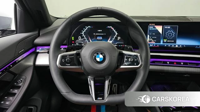 BMW 5 Series (G60) 2025 Серебристо-серый из Кореи, фото 5