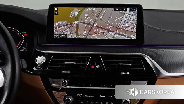 BMW 5 Series (G30) 2022 Серебристо-серый из Кореи, фото 5