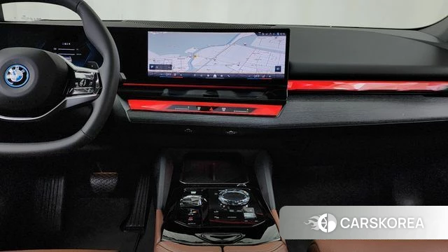 BMW 5 Series (G60) 2025 Белый из Кореи, фото 5