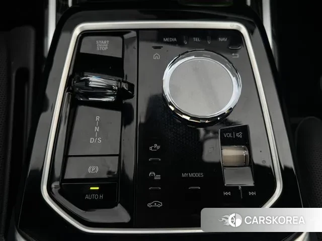 BMW 7 Series (G70) 2025 Белый из Кореи, фото 5