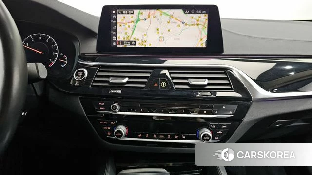 BMW 5 Series (G30) 2019 Белый из Кореи, фото 5