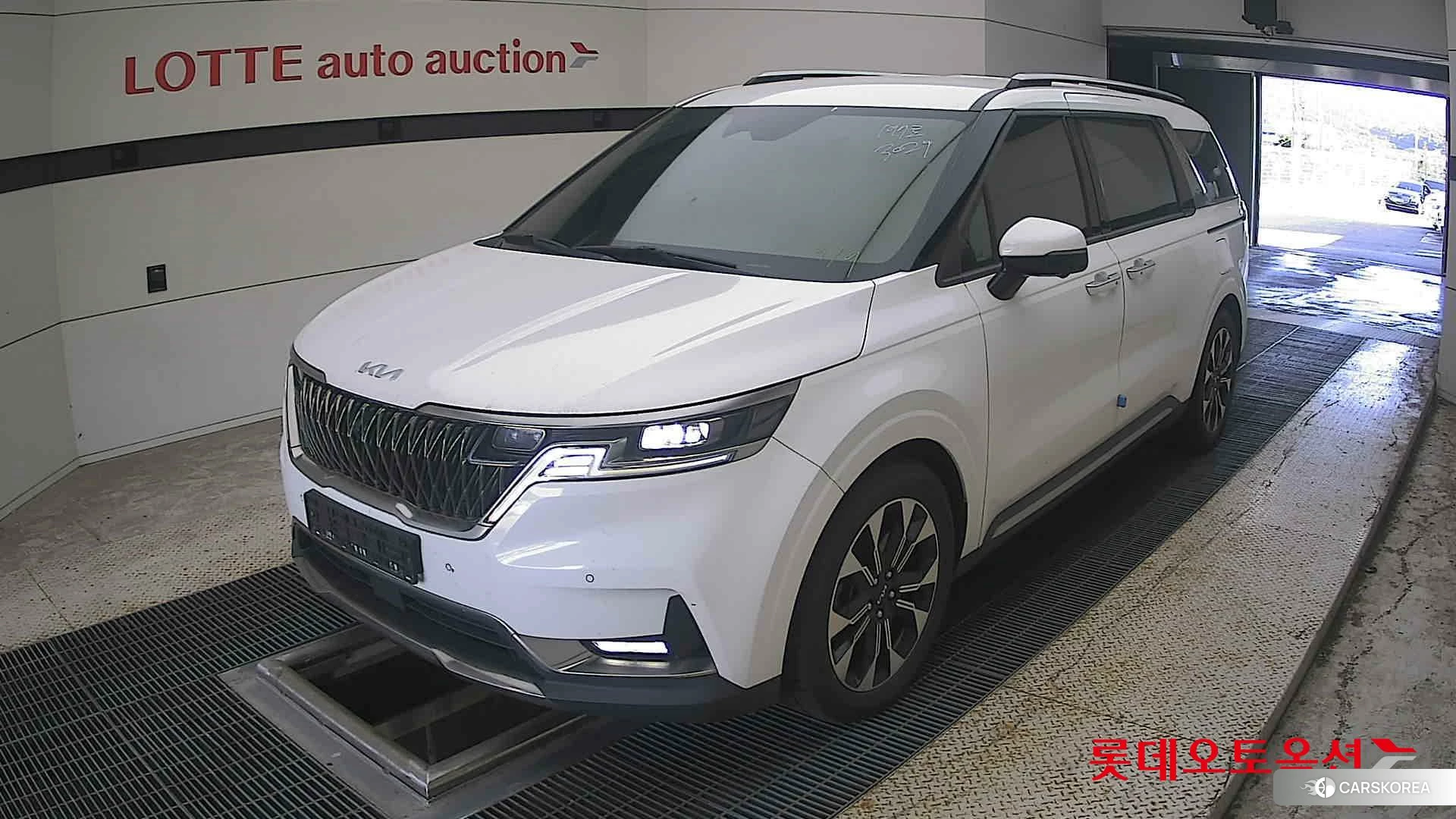 Kia Carnival 2023 Белый из Кореи, фото 5