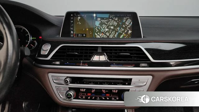 BMW 7 Series (G11) 2018 Серебристо-серый из Кореи, фото 5