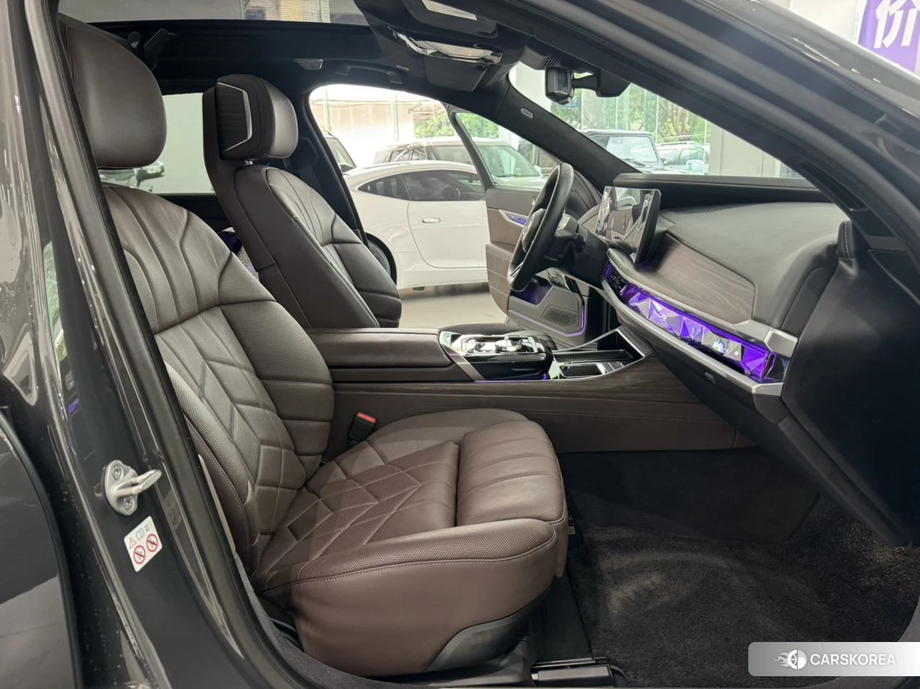 BMW i7 2022 Темно-серый из Китая, фото 5