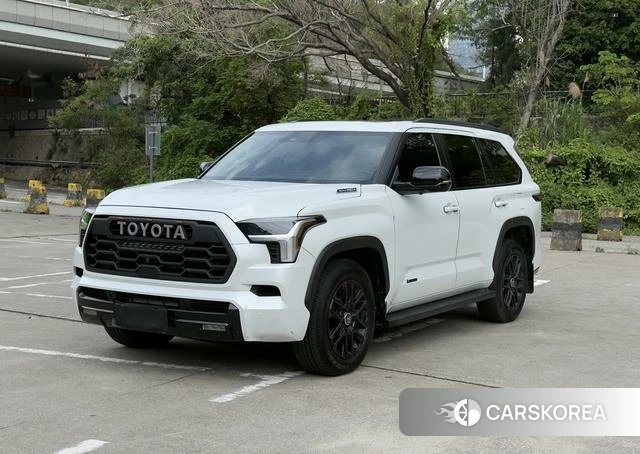 Toyota Sequoia 2024 Белый из Китая, фото 5