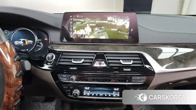 BMW 5 Series (G30) 2018 Белый из Кореи, фото 5