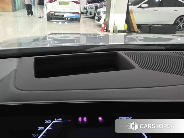 BMW 5 Series (G60) 2025 Серебристо-серый из Кореи, фото 5