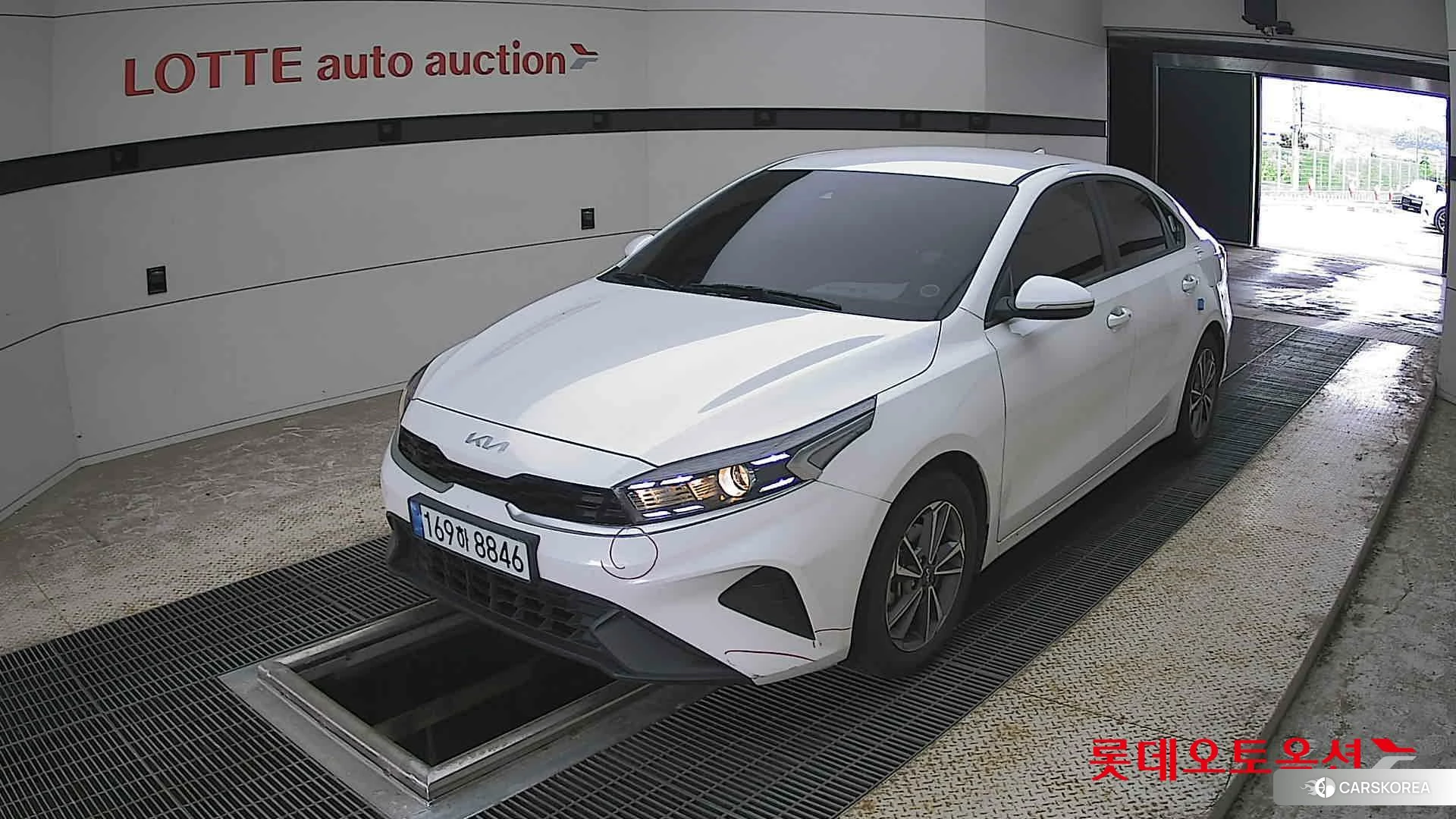 Kia K3 2022 Snow White Pearl из Кореи, фото 5