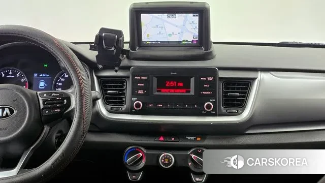 Kia Stonic 2018 Белый из Кореи, фото 5