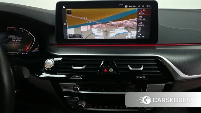 BMW 5 Series (G30) 2022 Белый из Кореи, фото 5