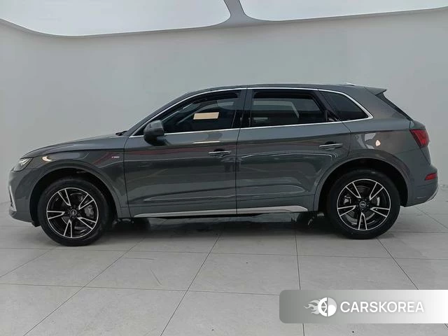 Audi Q5L 2024 Темно-серый из Китая, фото 5