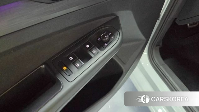 Volkswagen Golf 8th Generation 2022 Белый из Кореи, фото 5