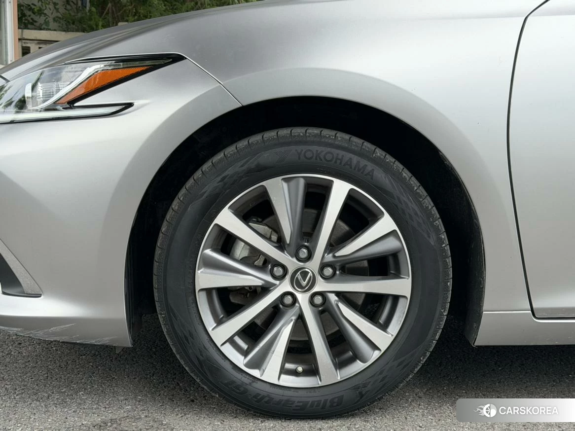 Lexus ES 2021 Серебристо-серый из Китая, фото 5