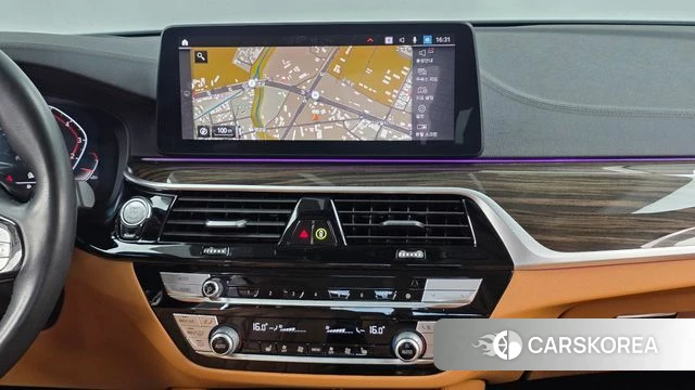 BMW 5 Series (G30) 2020 Белый из Кореи, фото 5