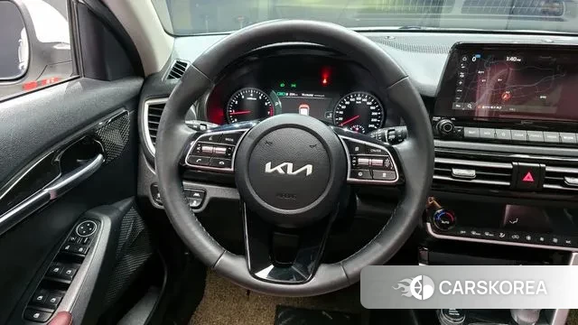 Kia Seltos 2022 Белый из Кореи, фото 5